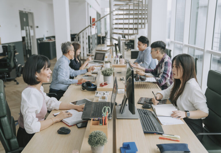 Employees communicating at their desks 1536 x 1067